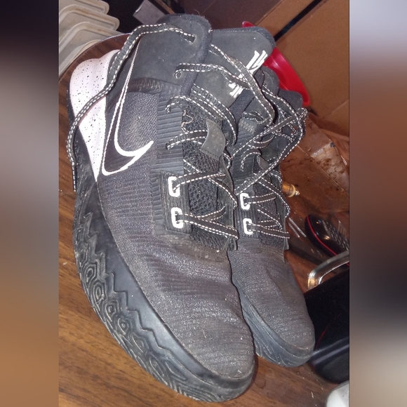 Nice only worn once and didn't fit was wrong size for me - Picture 2 of 8